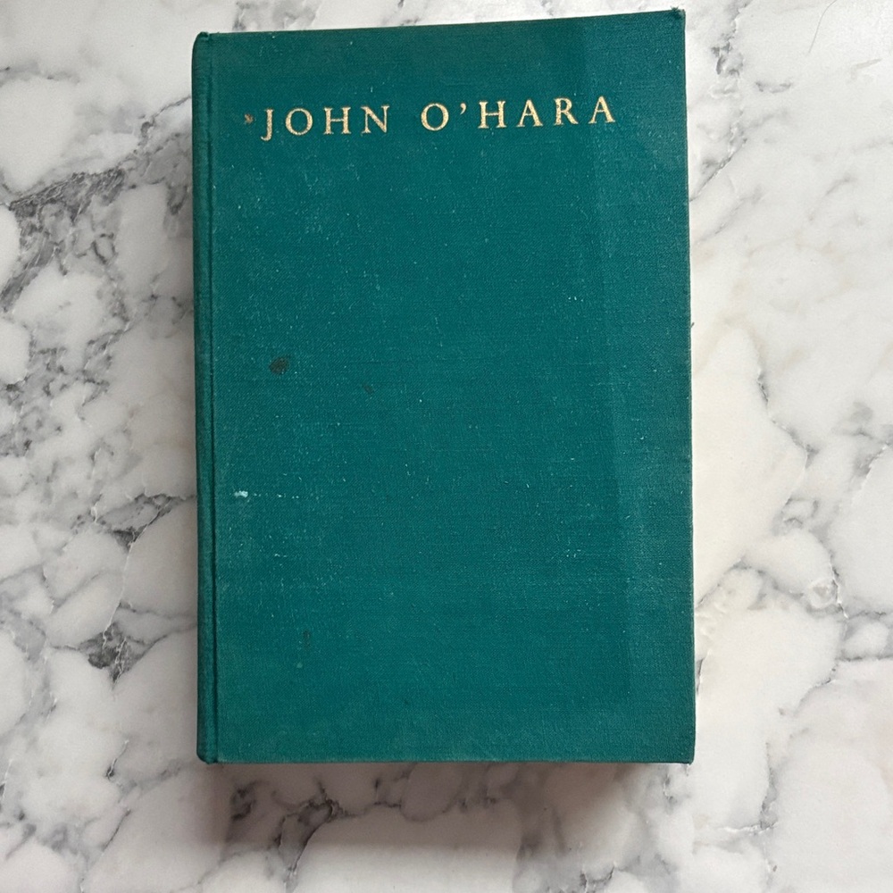 🎩 The Hat On The Bed by John O'Hara 🛏️
